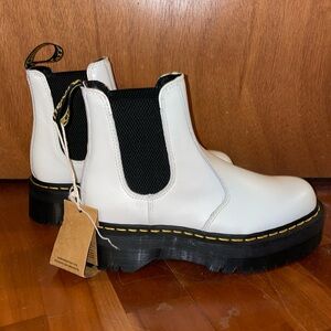 NWT Dr. Martens 2976 Platform Chelsea Boot